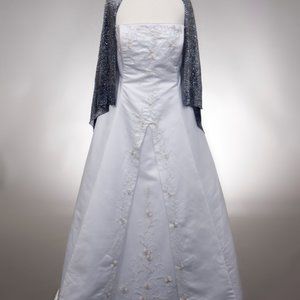 Beautiful Wedding Dress w/ Button Detail